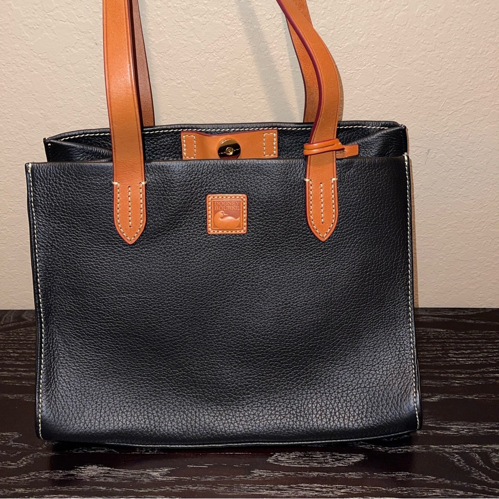 Black leather Dooney & Burke bag